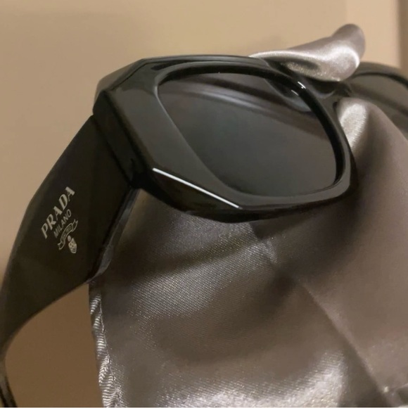 Prada sunglasses - Picture 11 of 11